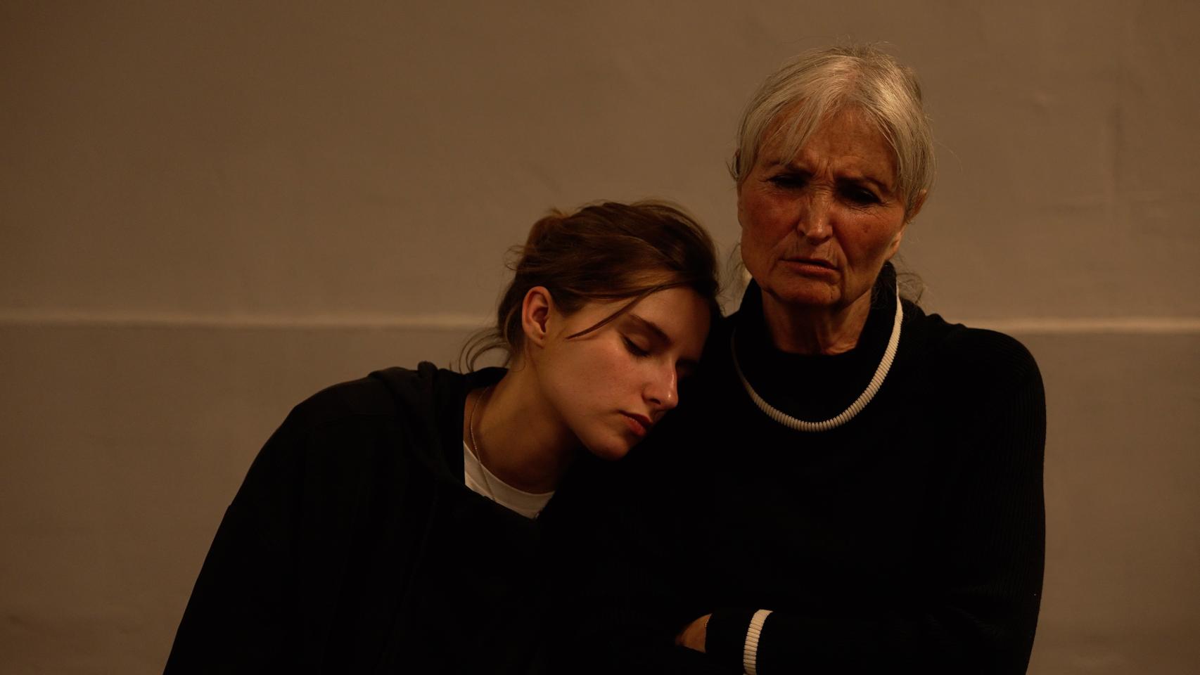 Amparo Pamplona y Helena Ezquerro durante un ensayo