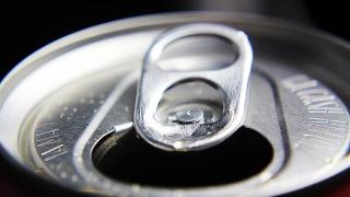 Los médicos alertan: basta un refresco 'cero' diario para acelerar el envejecimiento del cerebro y perder memoria