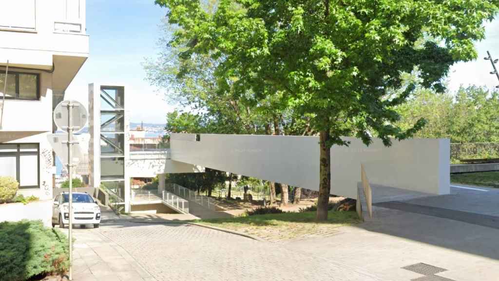 Ascensor en el parque Camilo José Cela, en Vigo.