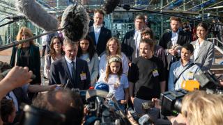 Los jóvenes demandantes comparecen ante la prensa en el TEDH durante la vista del juicio. Cedida GLAN