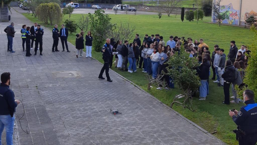 Visita de la Policía Local al IES Elviña y CEIP Alborada.