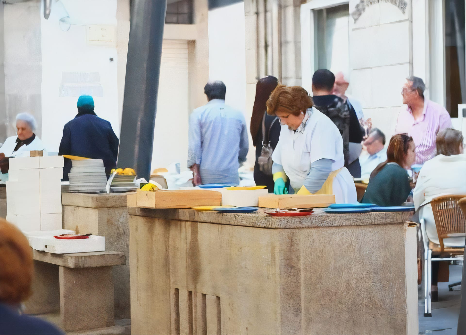 Ostreiras en la rúa da Pescadería.