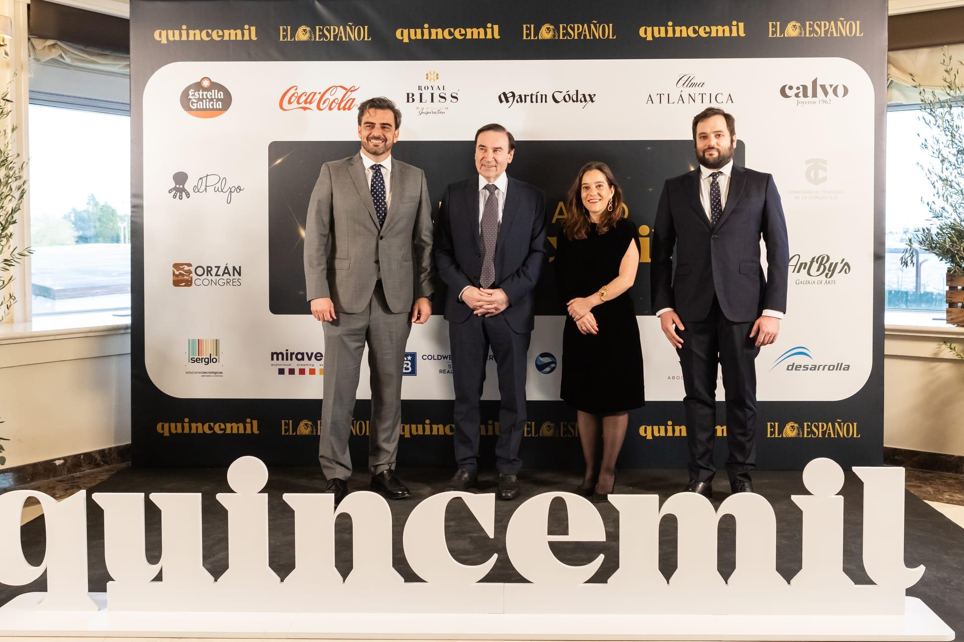 Diego Calvo (Vicepresidente primero de la Xunta de Galicia en funciones), Pedro J. Ramírez (presidente y director de El Español), Inés Rey (alcaldesa de A Coruña) y Pablo Grandío (director de Quincemil)