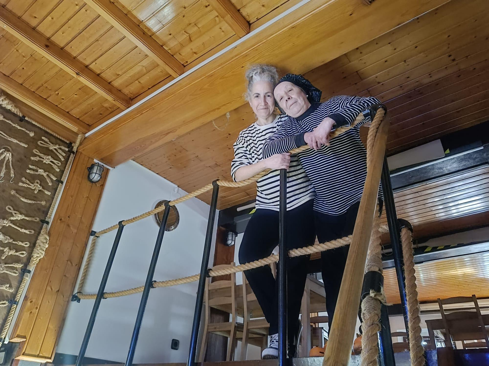 Bárbara y Begoña, en el piso de arriba del mesón