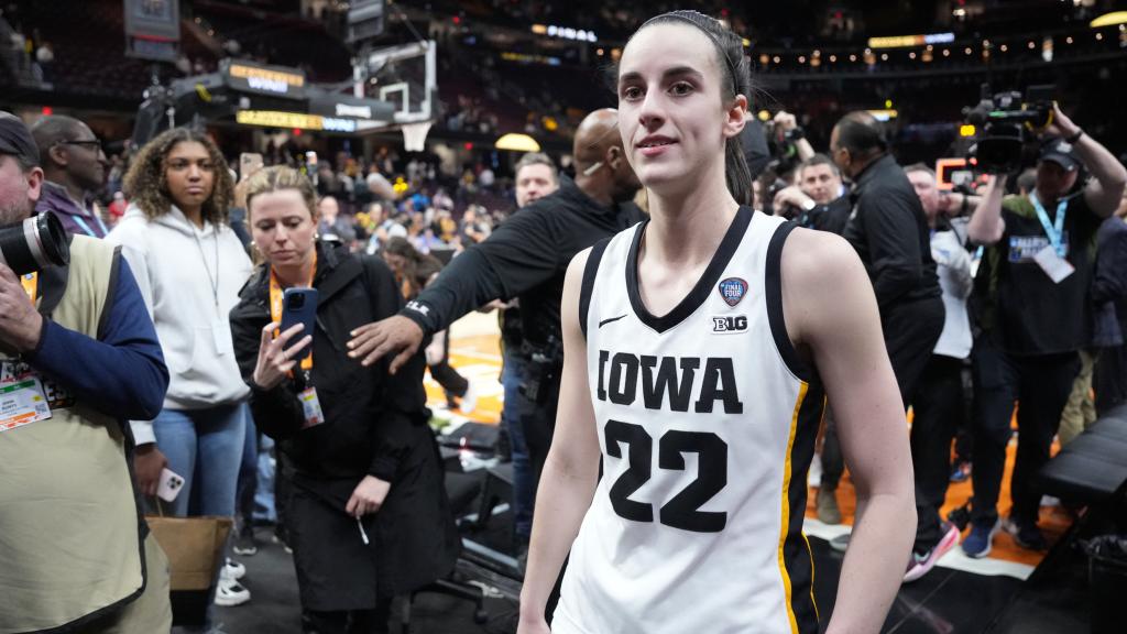 Caitlin Clark celebra el pase a la final de la NCAA de la Universidad de Iowa.