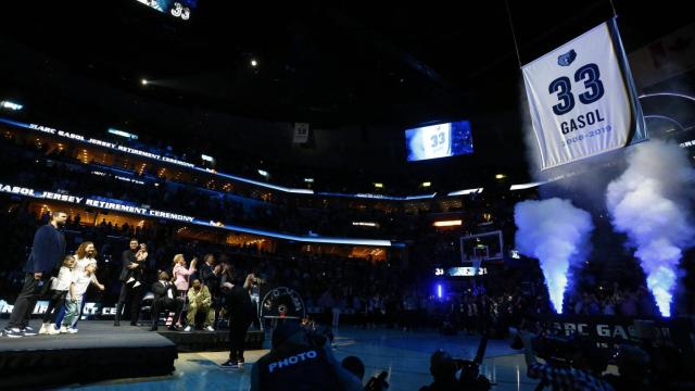 Marc Gasol emocionado en la ceremonio de retirada del 33 en Memphis Grizzlies