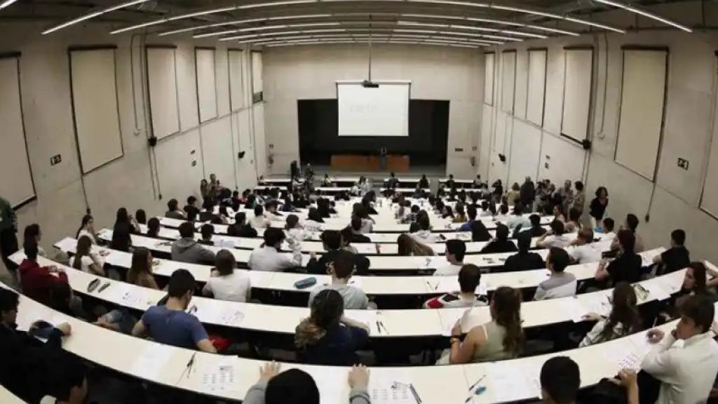 Alumnos en la universidad.