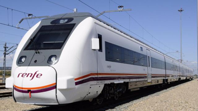 Un tren de media distancia operado por Renfe.