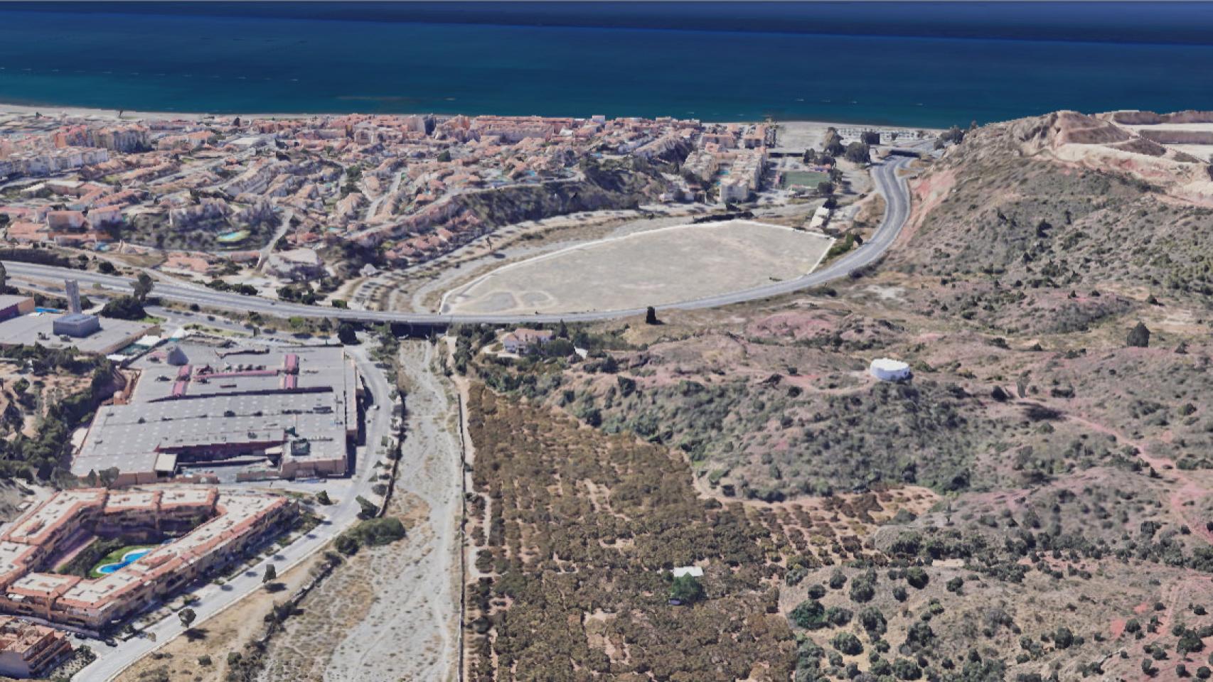 Vista de la parcela sobre la que el Ayuntamiento de Málaga se plantea el intercambiador modal Arroyo de Totalán.