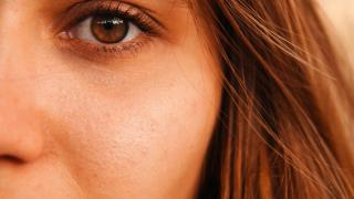 Adiós a las ojeras: estas son las vitaminas y frutas que ayudan a quitarlas