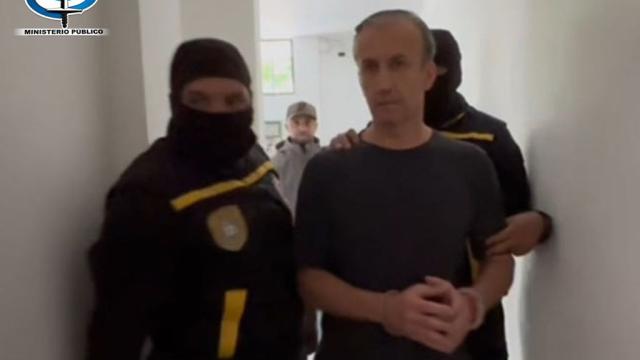 Tareck El Aissami, ex vicepresidente ejecutivo de Venezuela, mientras es detenido por la policía.