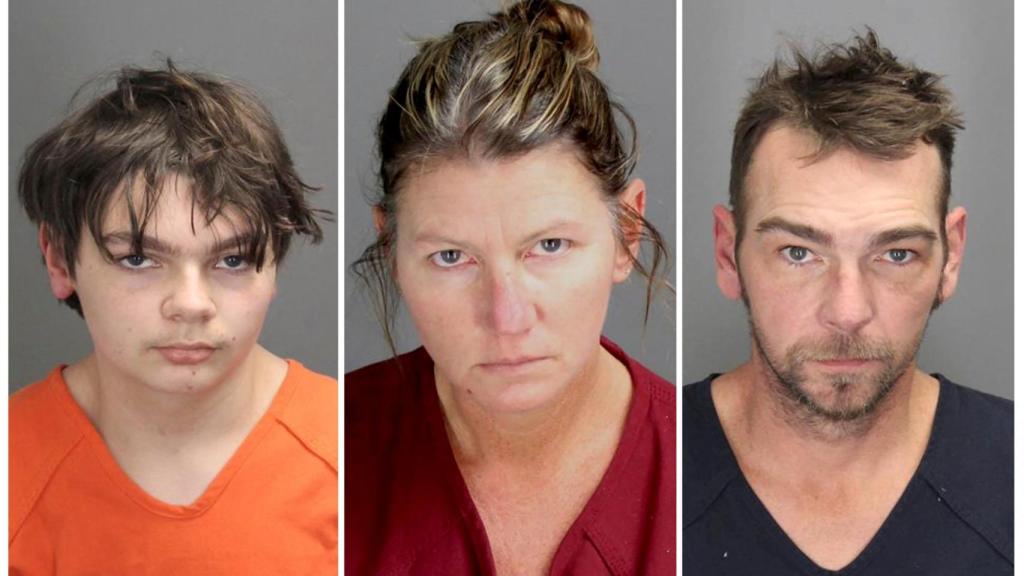Imágenes policiales de Ethan, Jennifer y James Crumbley (de izquierda a derecha).