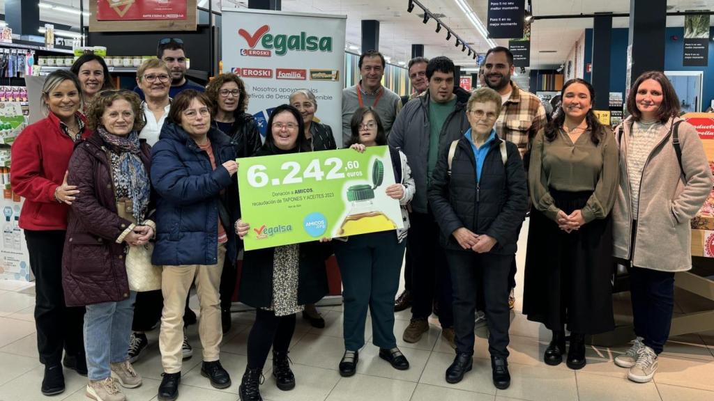 Donación de Vegalsa-Eroski a Amicos.