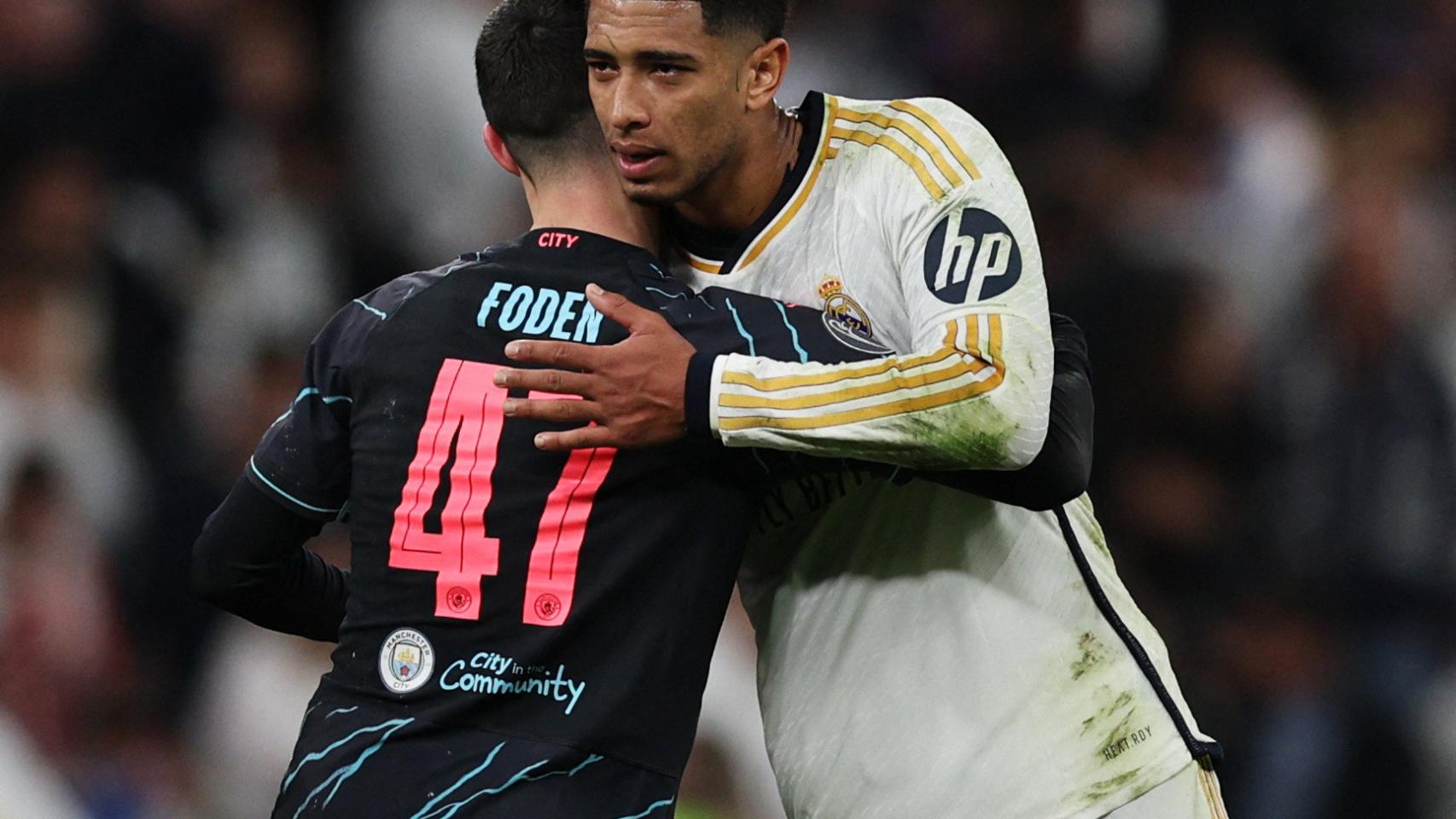 Bellingham saluda a Foden.