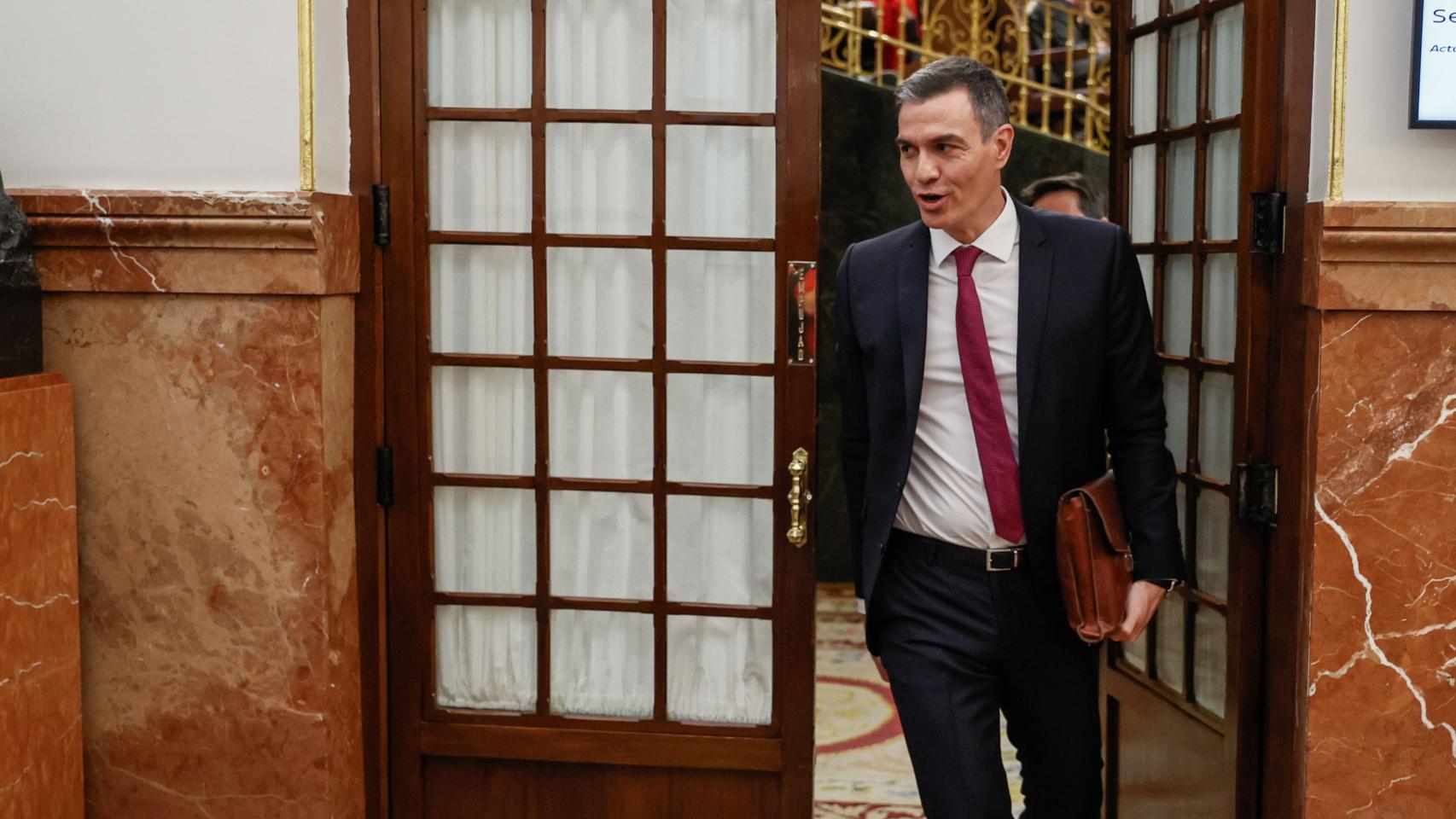 Pedro Sánchez, presidente del Gobierno, sale del hemiciclo del Congreso.