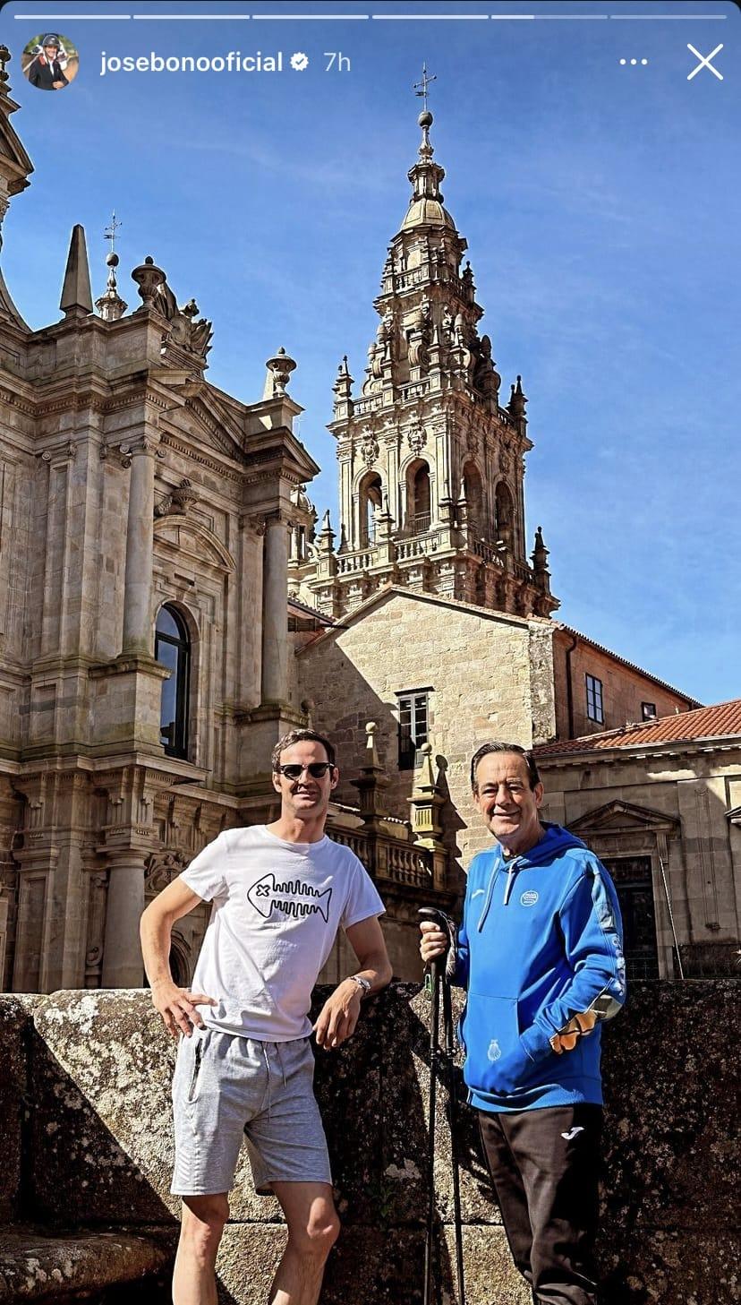 El político socialista José Bono, con su hijo en Santiago.