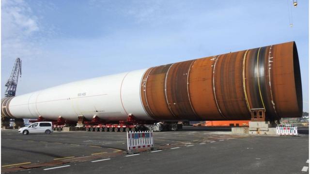 Uno de los monopiles para Escocia fabricados en Fene (A Coruña)