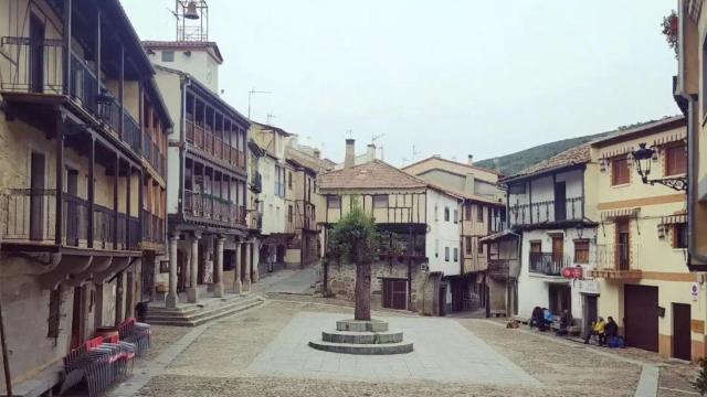 Plaza Mayor de San Esteban de la Sierra, lugar donde se desarrollará la Feria de Enoturismo
