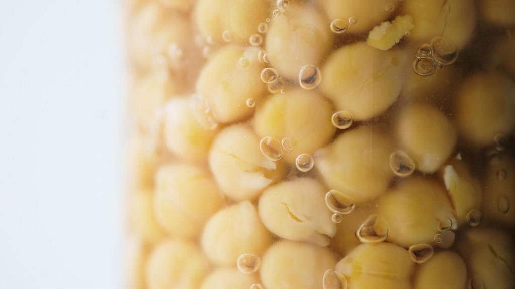 Un bote de garbanzos.