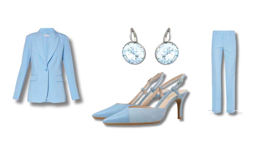 Total look baby blue de Liu-Jo (300€) y salones destaponados de Lodi (139€) y pendientes de Swarosvski (48 €).