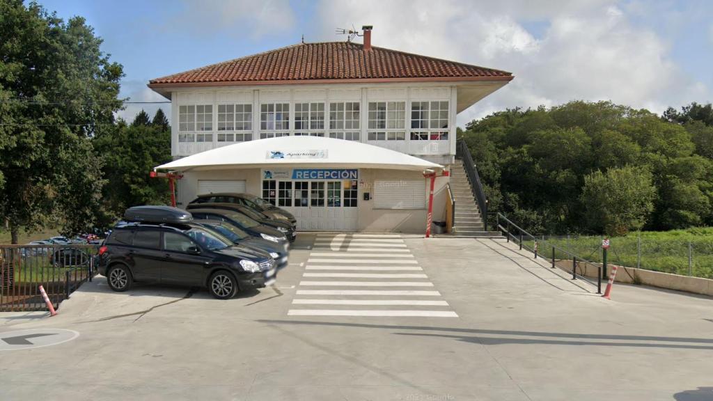 El parking de Lavacolla en el que ocurrió el incendio.