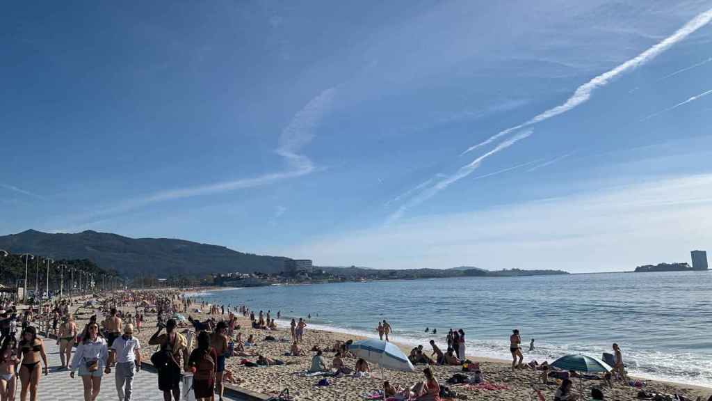 Playa de Samil, en Vigo, a 12 de abril de 2024.