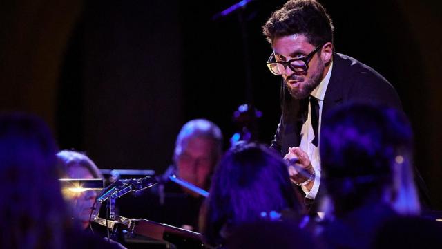 Aarón Zapico dirige a los músicos de Forma Antiqva. Foto: Festival de Granada/Fermín Rodríguez
