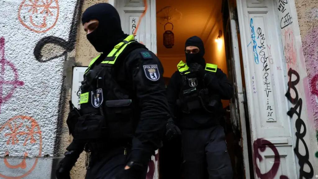 Dos agentes de la policía alemana en una operación antiterrorista. Imagen de archivo.