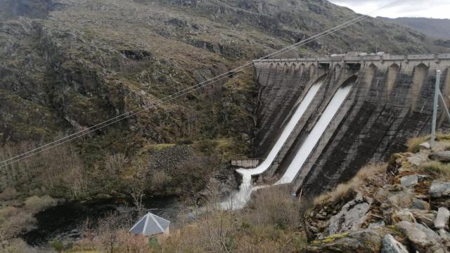 Desembalse del embalse de San Sebastián