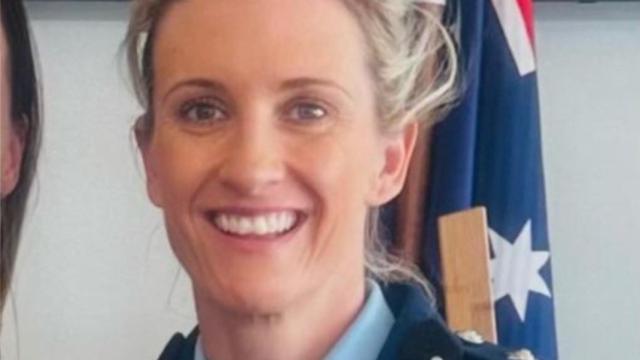 Inspectora Amy Scott.