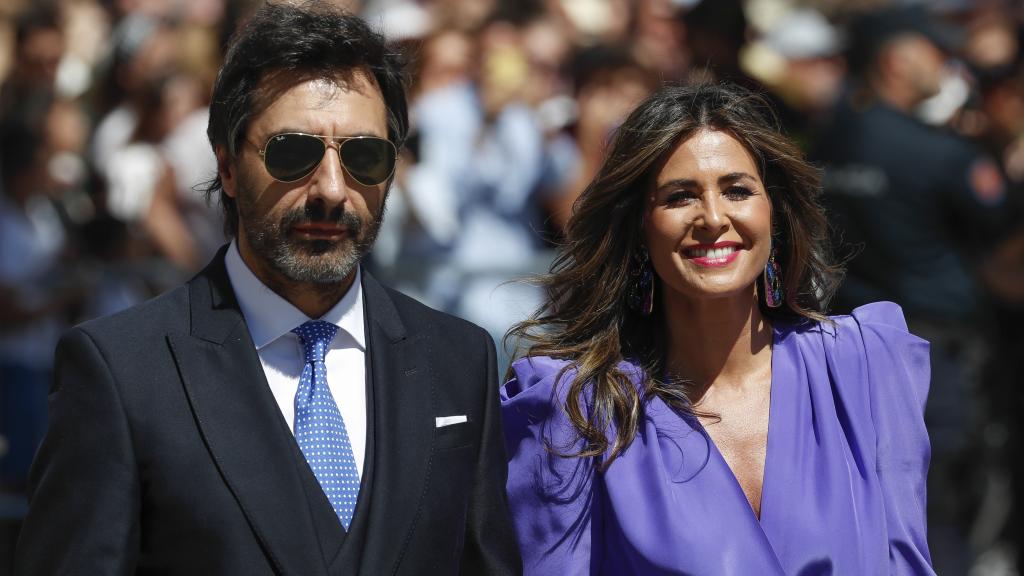Juan del Val y Nuria Roca en la boda de Sergio Ramos y Pilar Rubio.