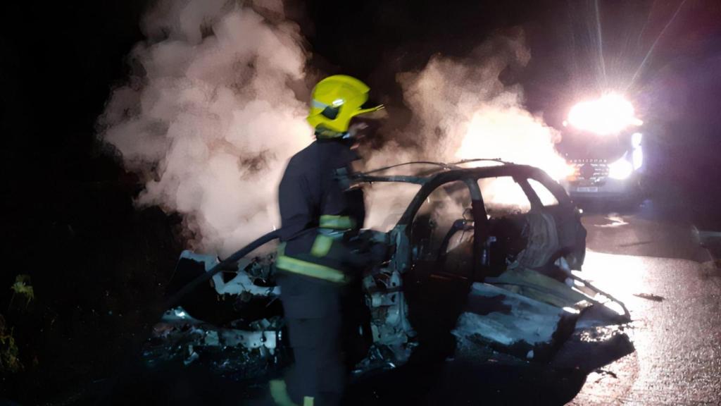 Arde un vehículo en Bergondo (A Coruña).
