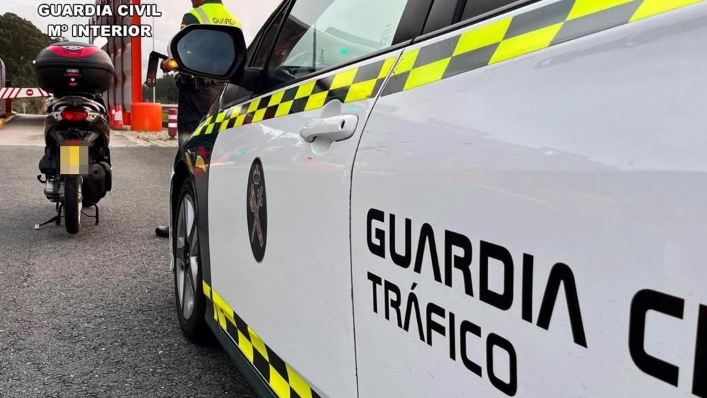 Vehículo de la Guardia Civil de Tráfico.