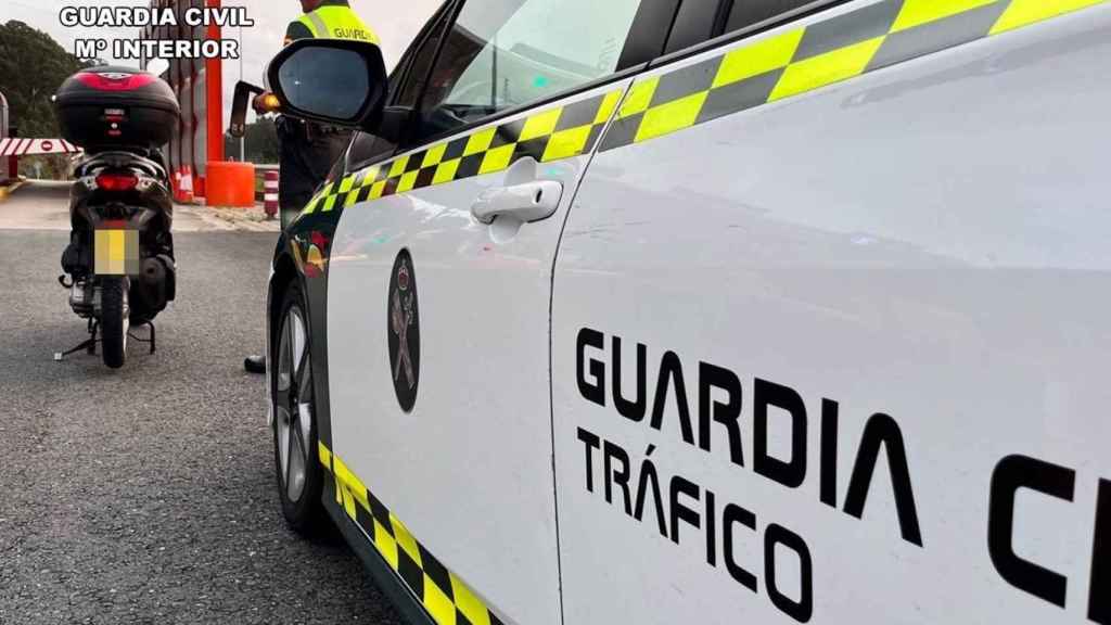 Vehículo de la Guardia Civil de Tráfico.