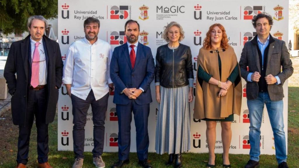 Imagen de familia durante la presentación de MaGIC en noviembre de 2021.