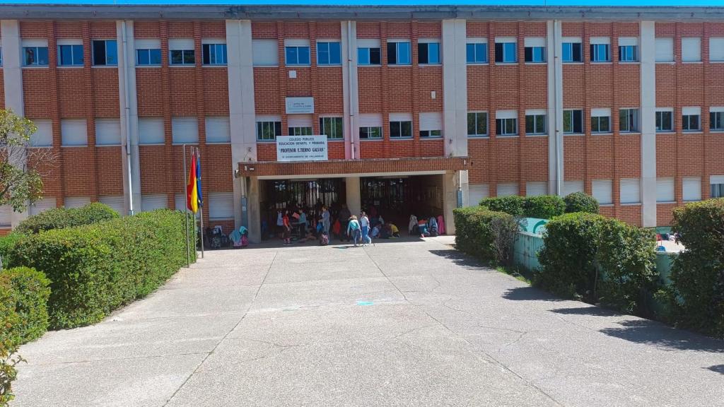 Entrada al colegio Tierno Galván