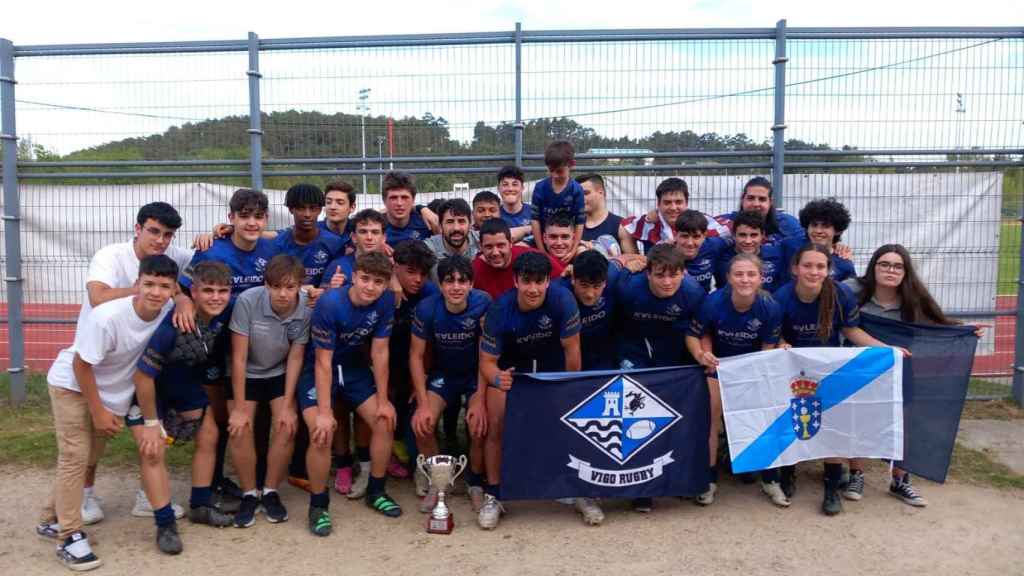 Foto de familia del Vigo Rugby Club M18.