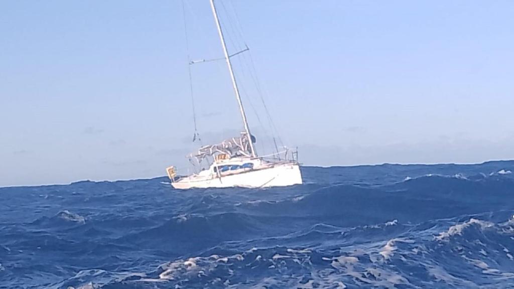 Buscan en la costa de Galicia a un regatista que se cayó al mar
