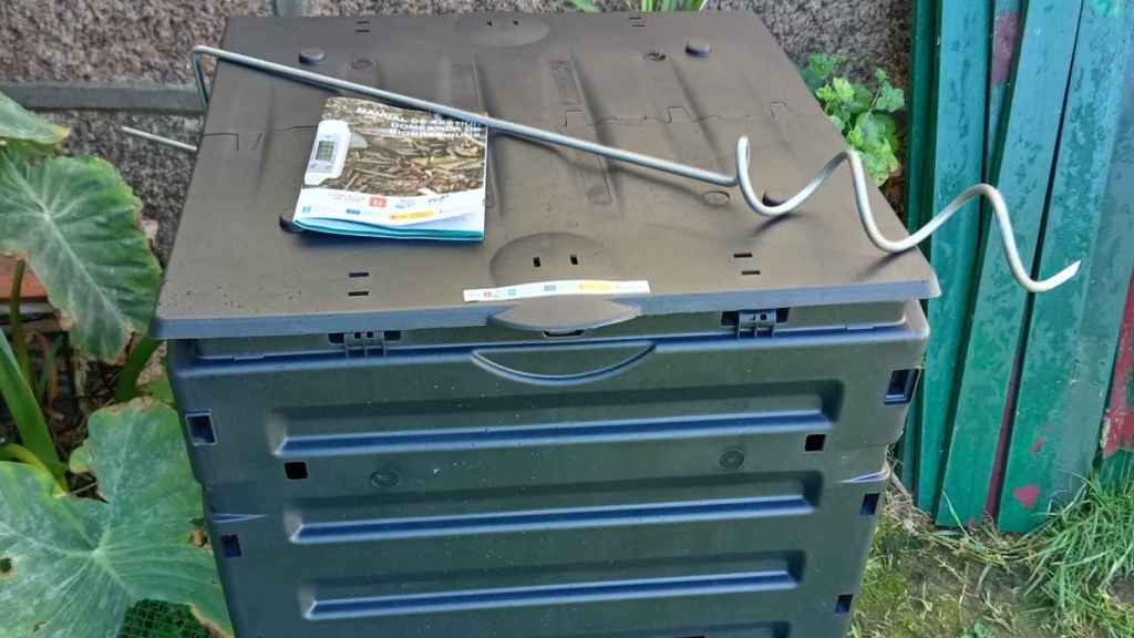 Uno de los composteros entregados en las viviendas unifamiliares de Vigo.