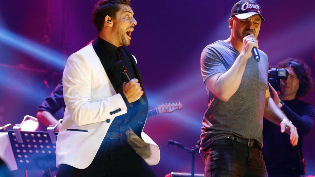 Juan Camus y David Bisbal, en el concierto de Operación Triunfo de 2016.