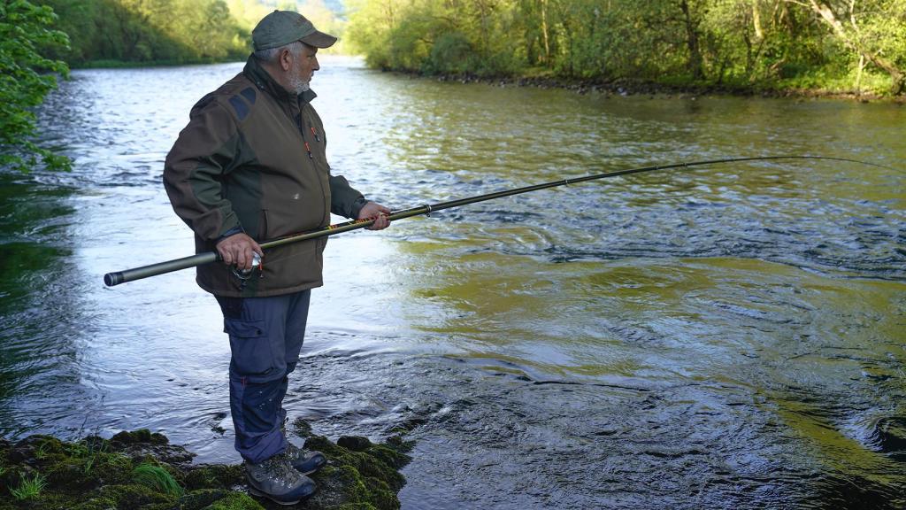 Cientos de pescadores participaron en la pesca del 'campanu'.