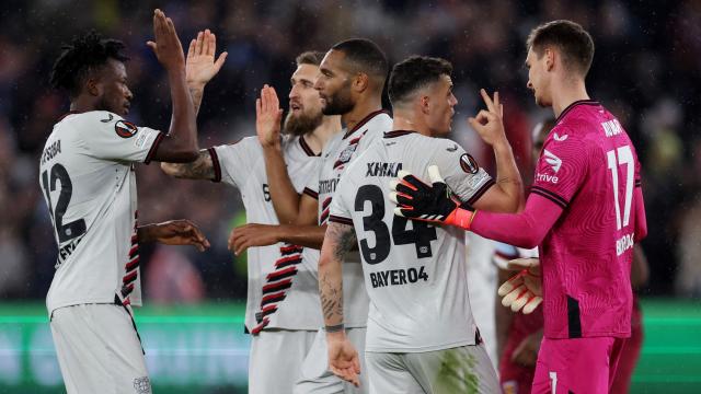 Los jugadores del Bayer Leverkusen celebran su pase a las semifinales de la Europa League.