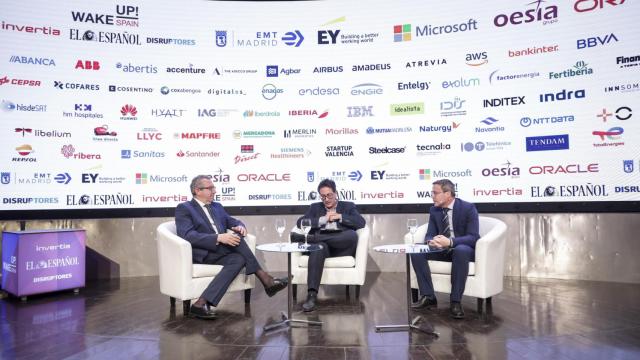 Los presidentes de las diputaciones de Alicante y Badajoz, Antonio Pérez y Miguel Ángel Gallardo, durante la conversación.