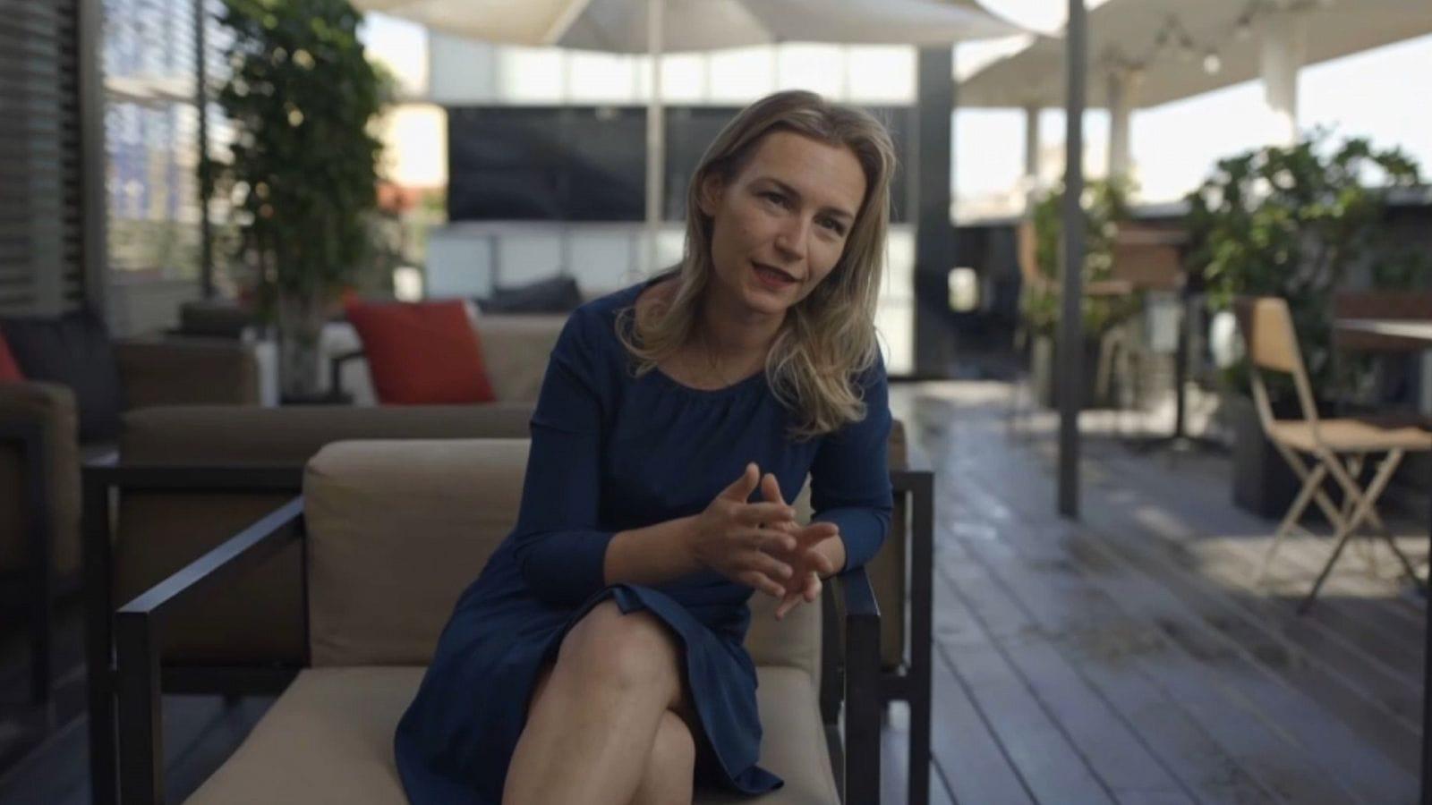 Autora de El desafío de crecer en el fin de la historia