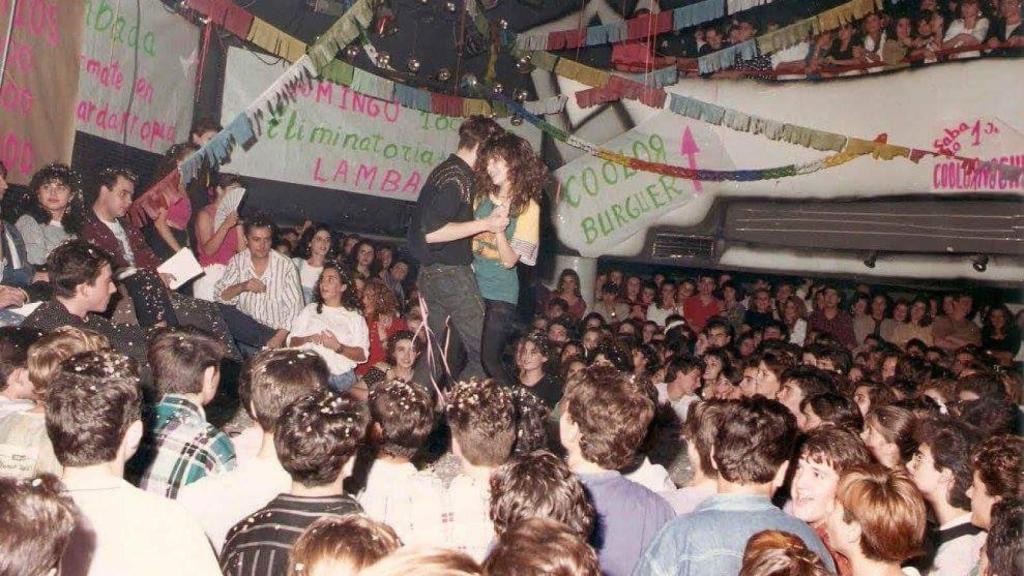 Interior de Coolor, abarrotado en sus tiempos de explendor. EE