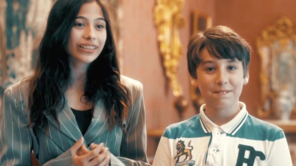 Melani con Luis en 'La Voz Kids'.