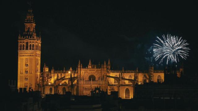 Fuegos sobre la Catedral este sábado.