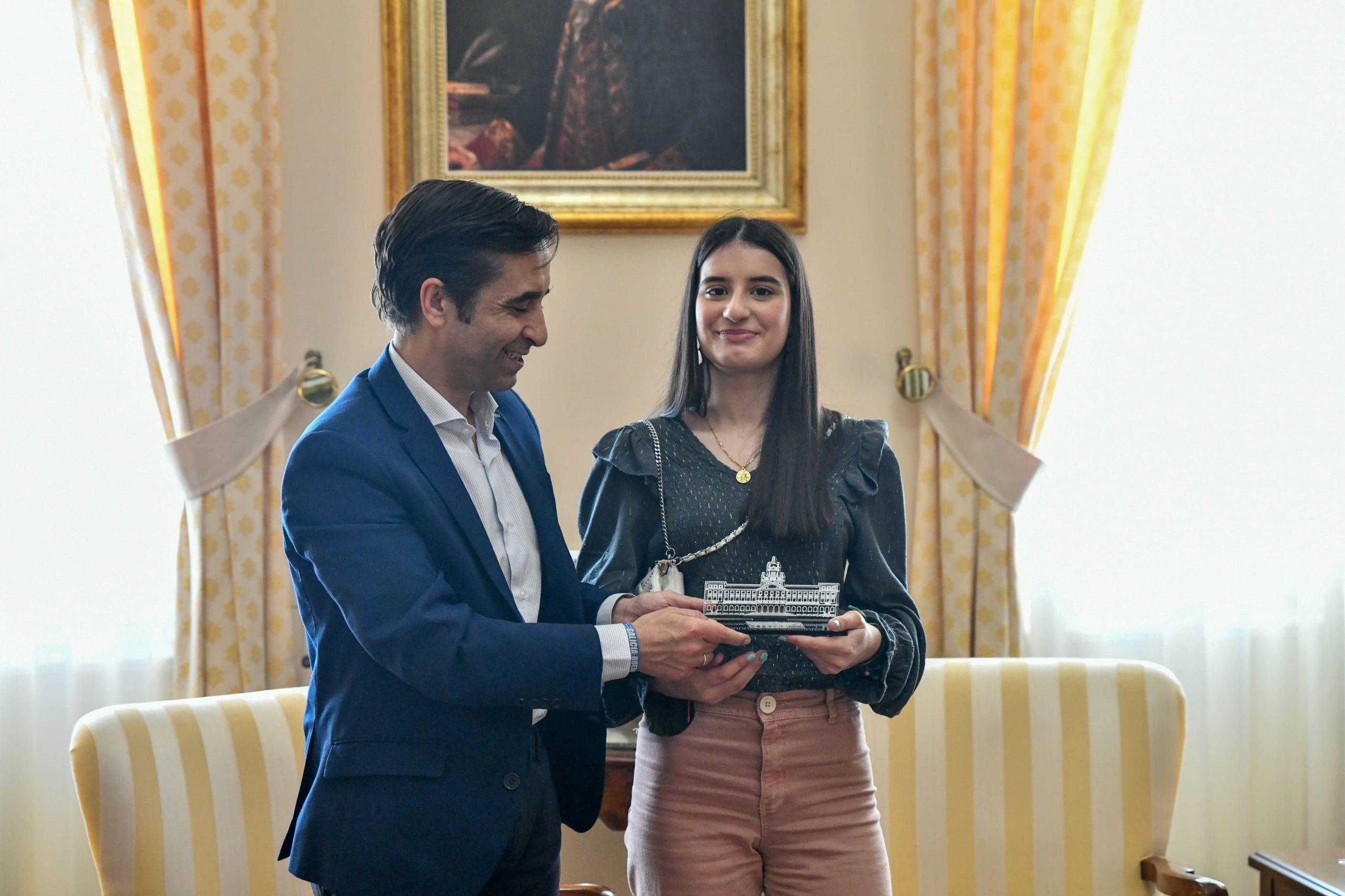 El alcalde junto a Lara Rivas, esta mañana