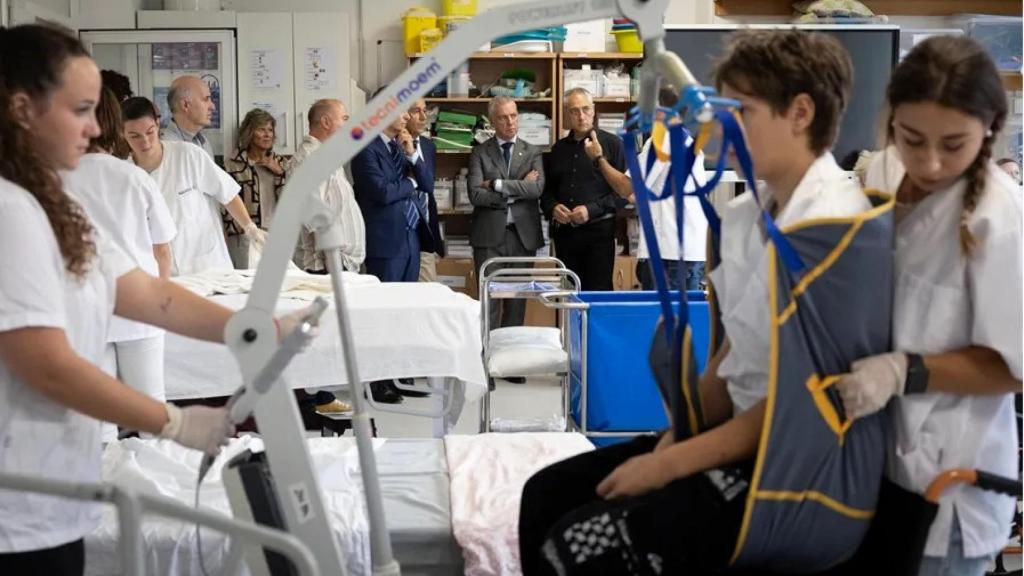 Jóvenes realizando curso de Formación Profesional.