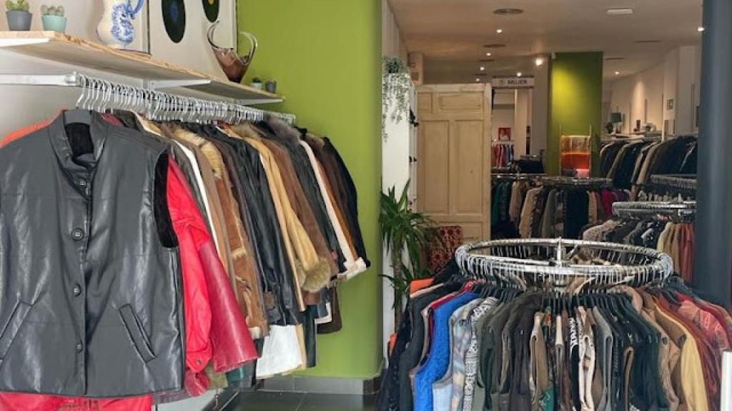 Entrada de la tienda Mosaico Vintage en la Plaza de Tirso de Molina